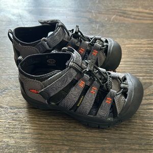 Keen kids size 11 sandals new without box